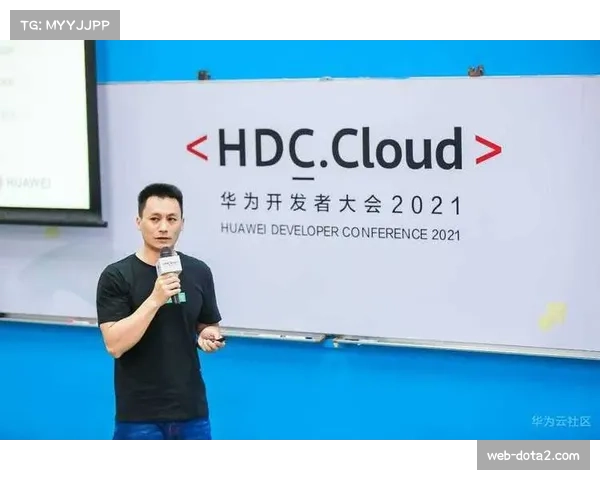 告别战前，老将更衣室储物柜上的智能显示屏播放其职业生涯数据回顾